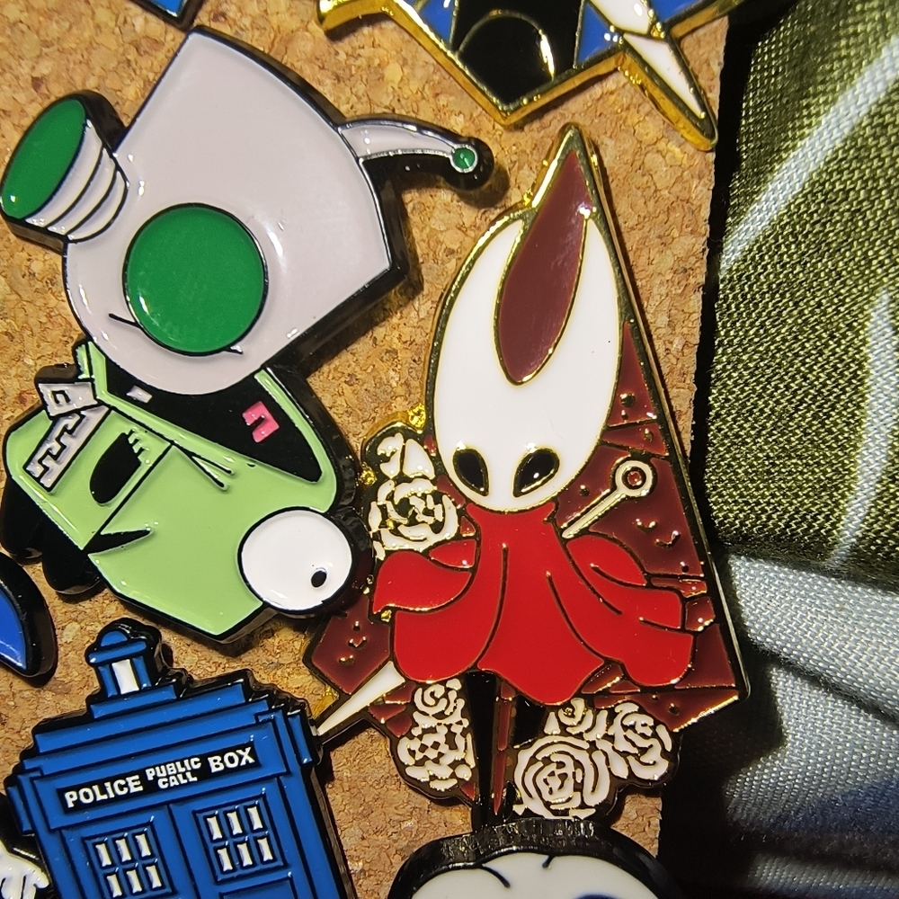 Hollow Knight Red Cloak Enamel Pin
